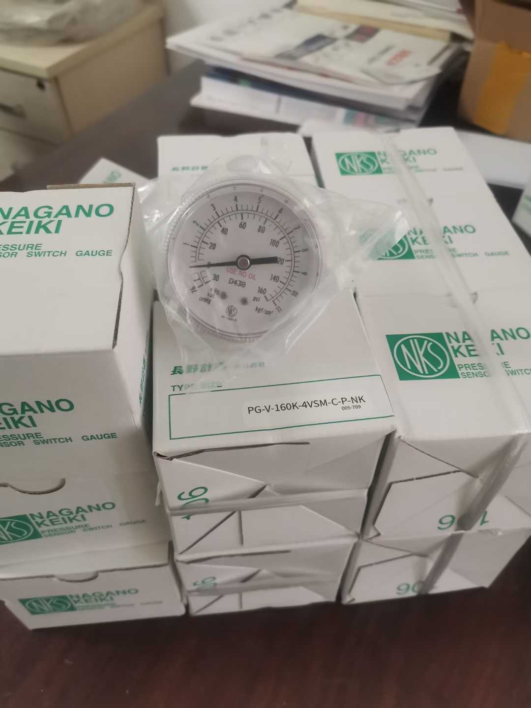 NKS长野特气压力表PG-V-60K-4VSM-C-P-NK   -30inhg-60psi  压力表PG-V-3000K-4VSM-C-P-NK 半导体VCR (2)